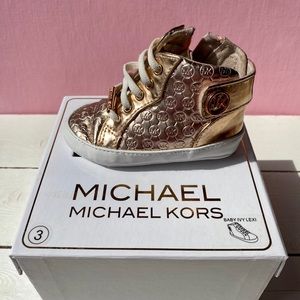 Baby Michael Kors Lexi Crib Sneaker - size 3